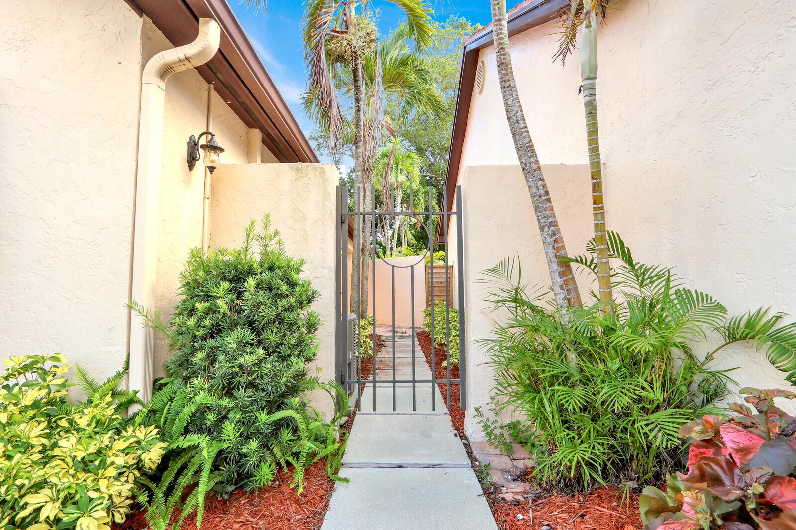 13 Ironwood Way N, Palm Beach Gardens, FL 33418, Palm Beach Gardens - Photo 3