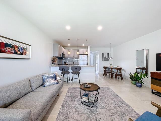 410 Chatham T, West Palm Beach, FL 33417, West Palm Beach - Photo 2