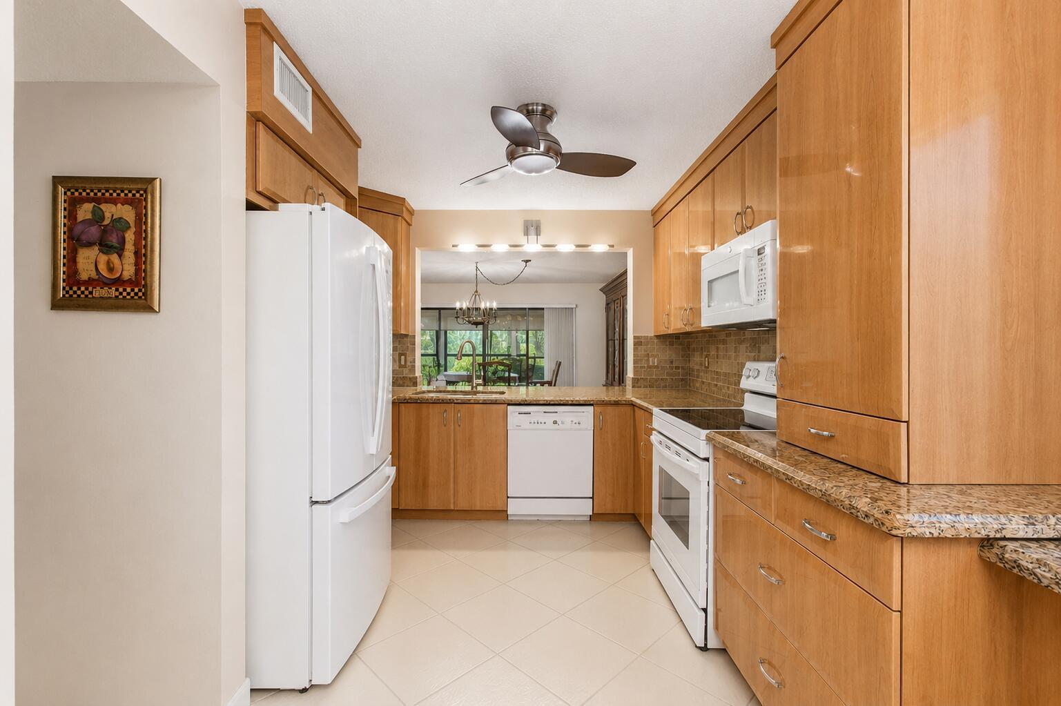 5561 Fairway Park Drive 104, Boynton Beach, FL 33437, Boynton Beach - Photo 3