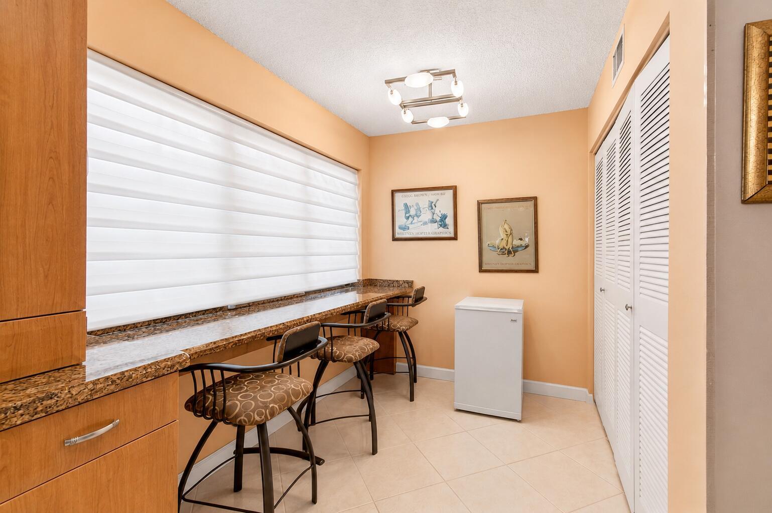 5561 Fairway Park Drive 104, Boynton Beach, FL 33437, Boynton Beach - Photo 5
