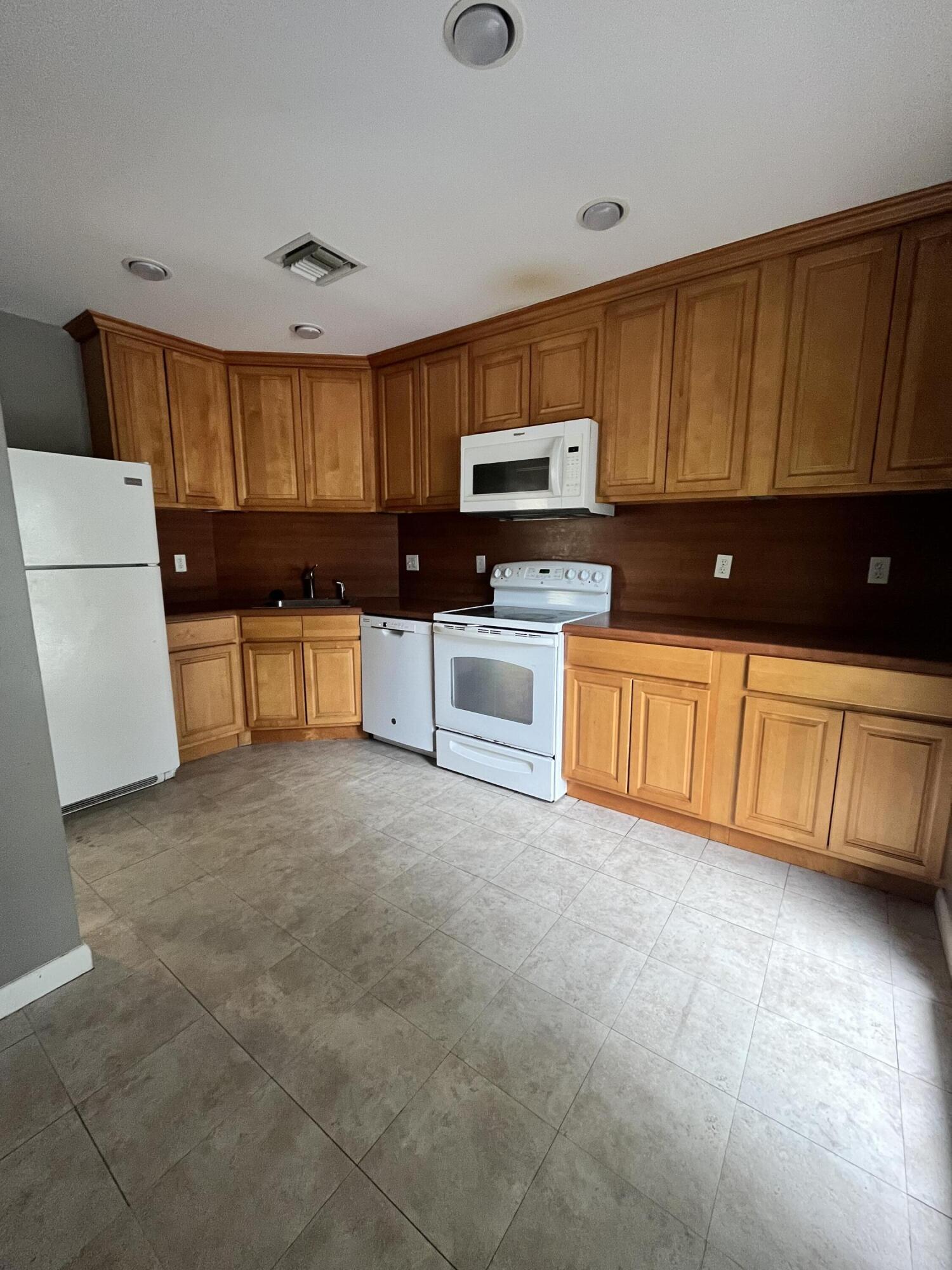 1700 Presidential Way 203, West Palm Beach, FL 33401, West Palm Beach - Photo 2