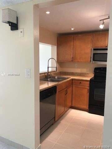 1911 Sabal Palm Drive 104, Davie, FL 33324, Davie - Photo 2