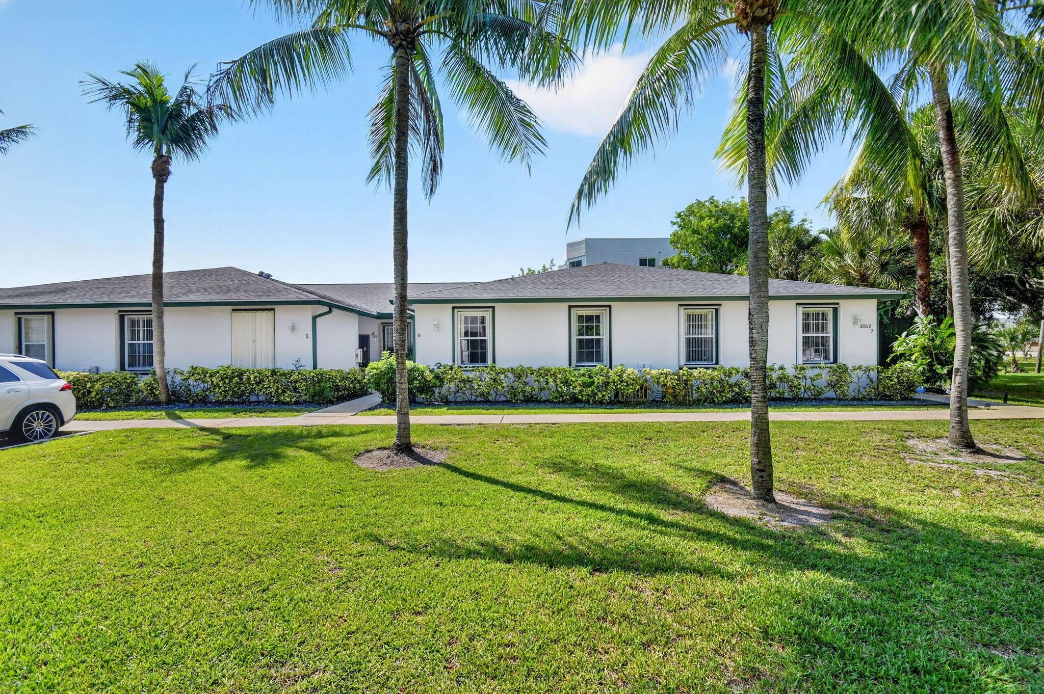 3162 Via Poinciana 6, Lake Worth, FL 33467, Lake Worth - Photo 3