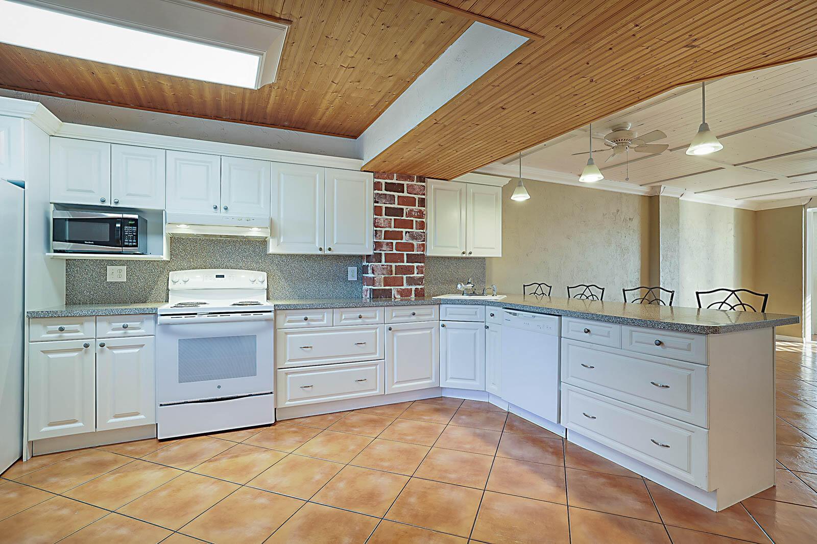 896 N Federal Highway 325, Lantana, FL 33462, Lantana - Photo 3