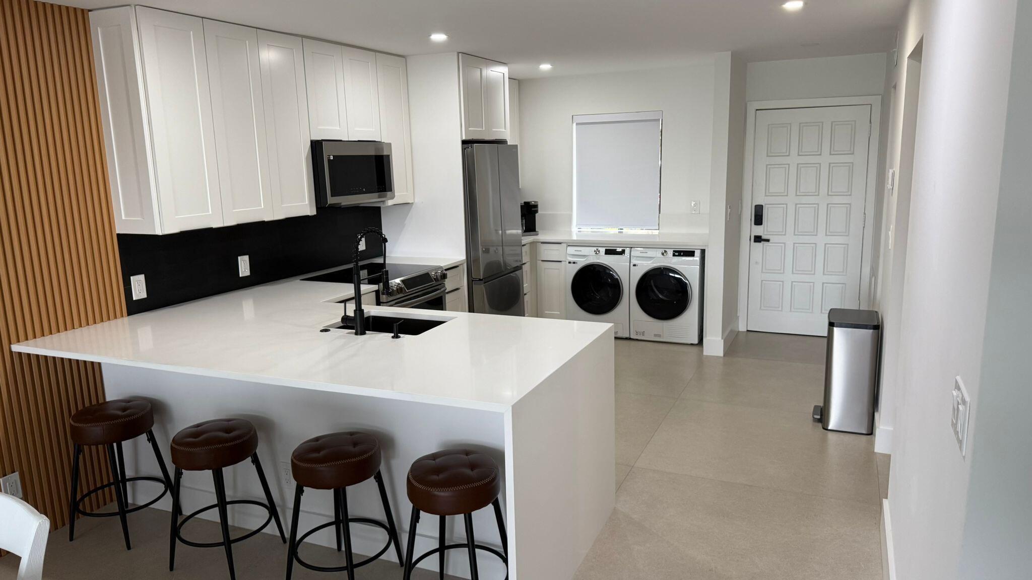4539 Luxemburg Court 102, Lake Worth, FL 33467, Lake Worth - Photo 2