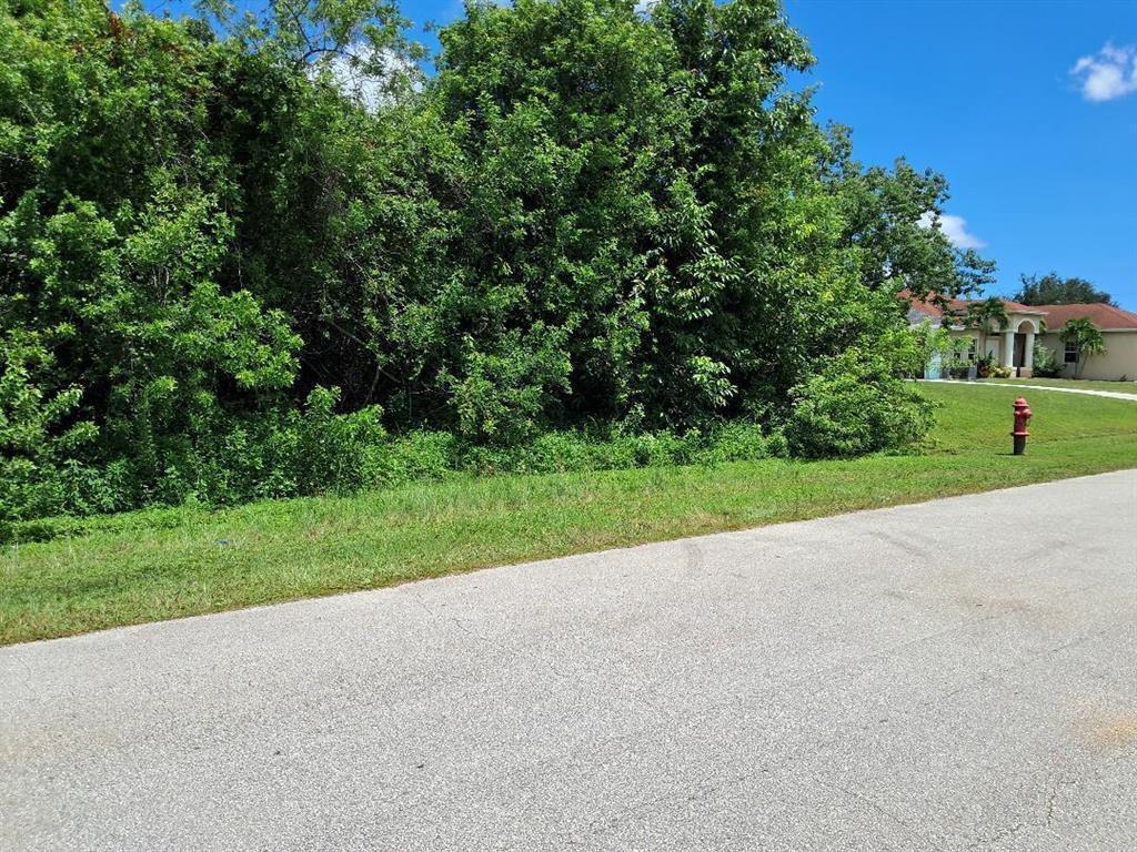 1081 SW Dartmouth Avenue SW, Port St. Lucie, FL 34953, Port St. Lucie - Photo 2