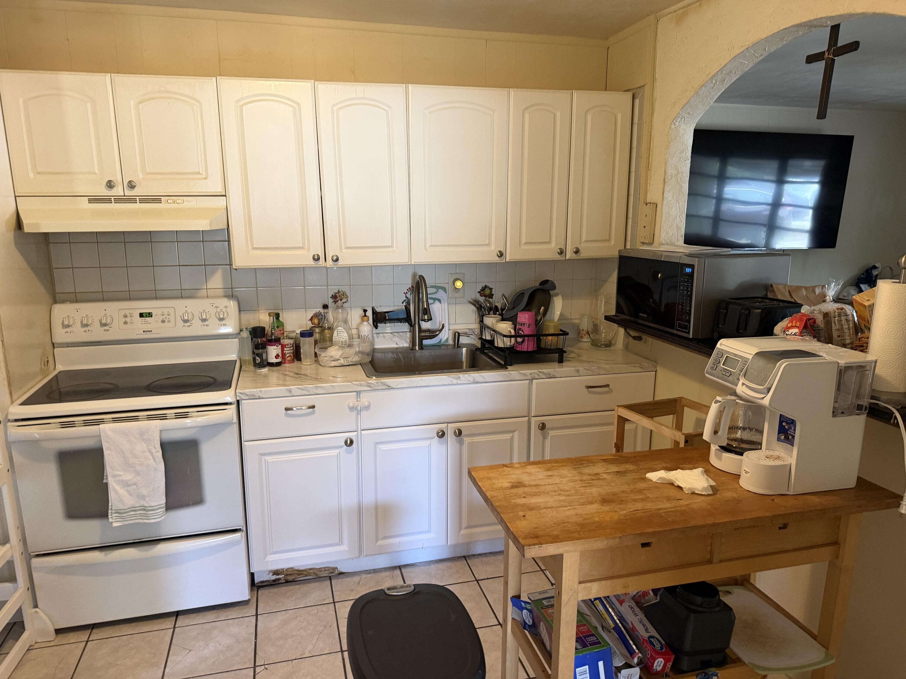 2640 NE 8th Terrace, Pompano Beach, FL 33064, Pompano Beach - Photo 2