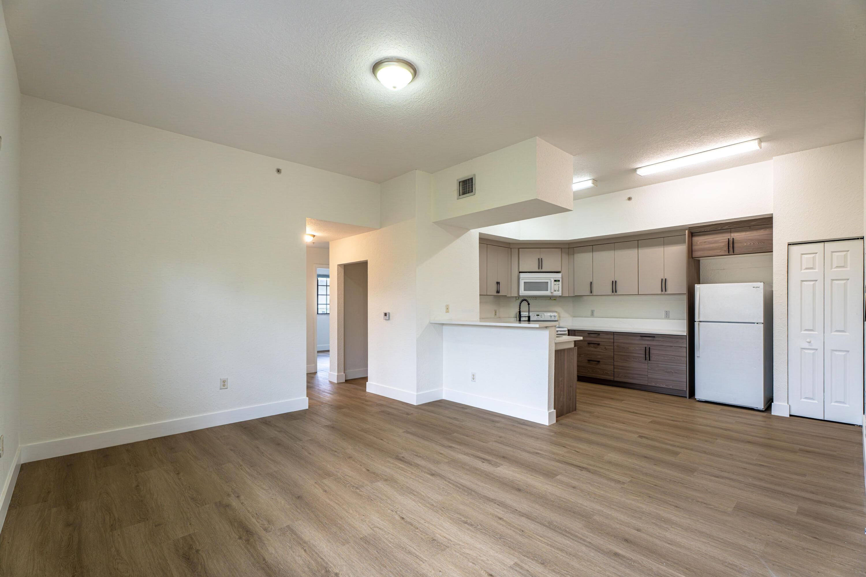 2801 Riverside Drive 301-s, Coral Springs, FL 33065, Coral Springs - Photo 2