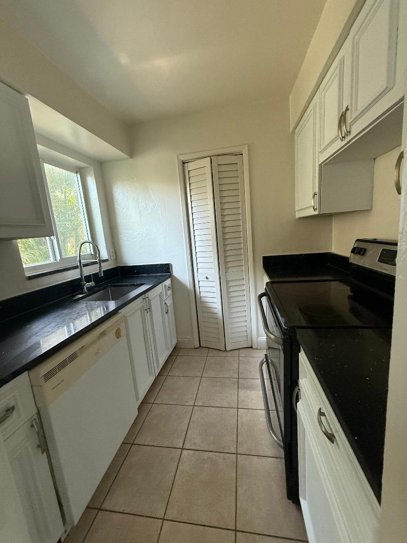 2317 NE 2nd Street 1, Pompano Beach, FL 33062, Pompano Beach - Photo 3