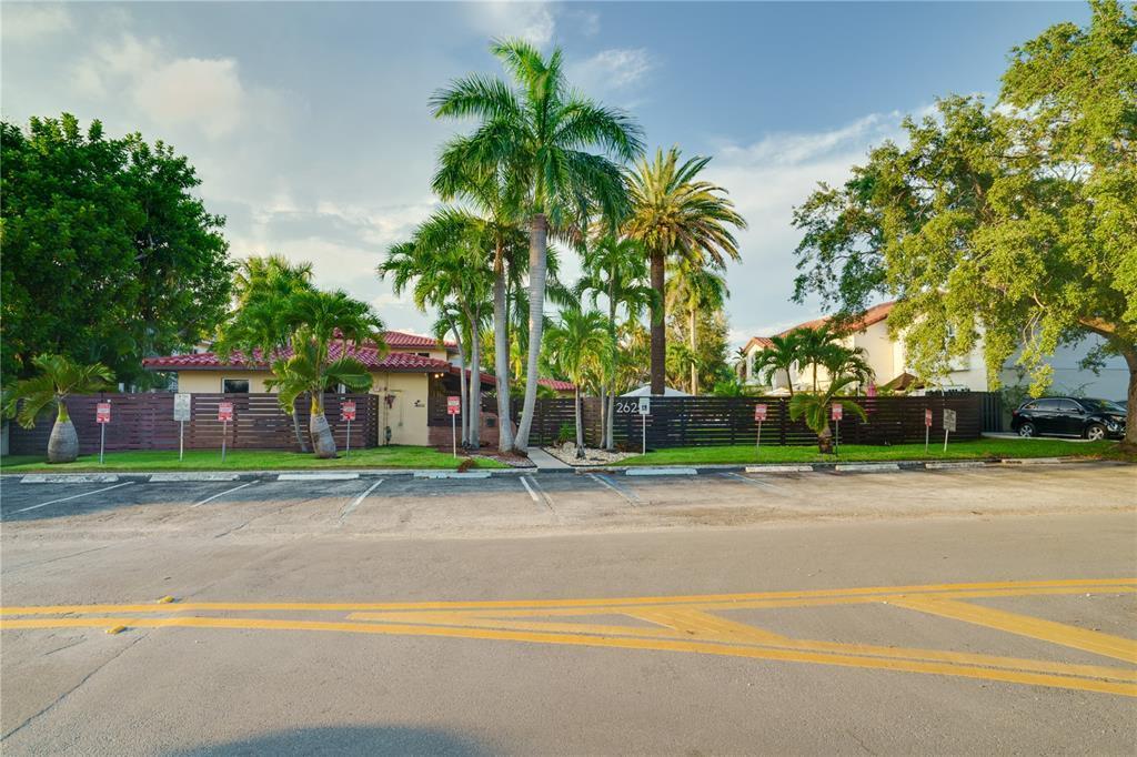 2625 NE 13th Court 6, Fort Lauderdale, FL 33304, Fort Lauderdale - Photo 2