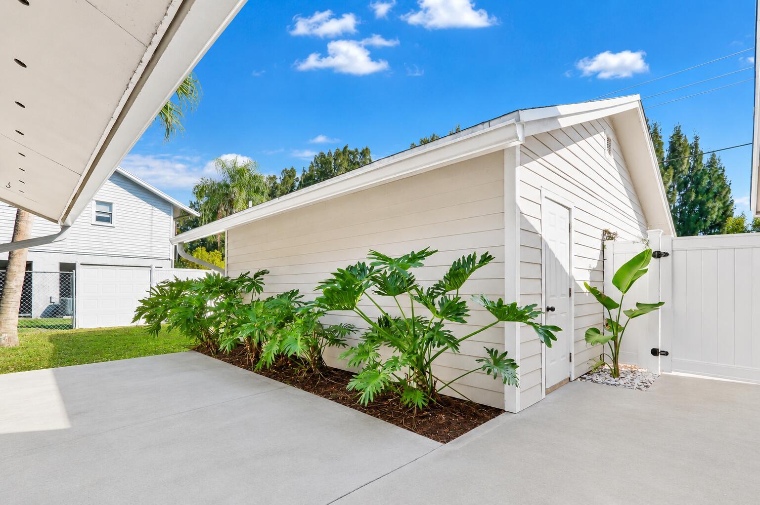 8074 SE River Lane, Stuart, FL 34997, Stuart - Photo 4