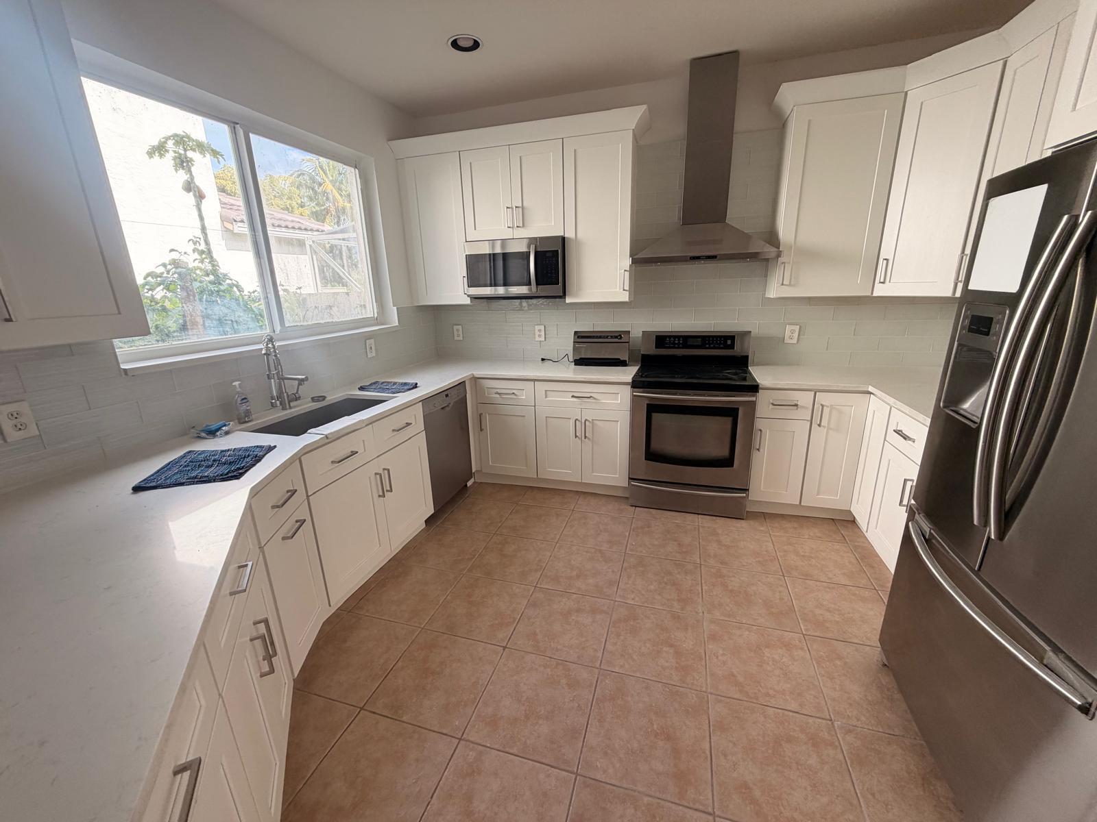 1226 Avondale Lane, West Palm Beach, FL 33409, West Palm Beach - Photo 2