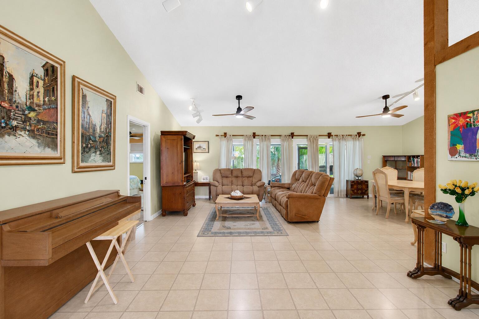 2400 SW 19th Avenue, Boynton Beach, FL 33426, Boynton Beach - Photo 3