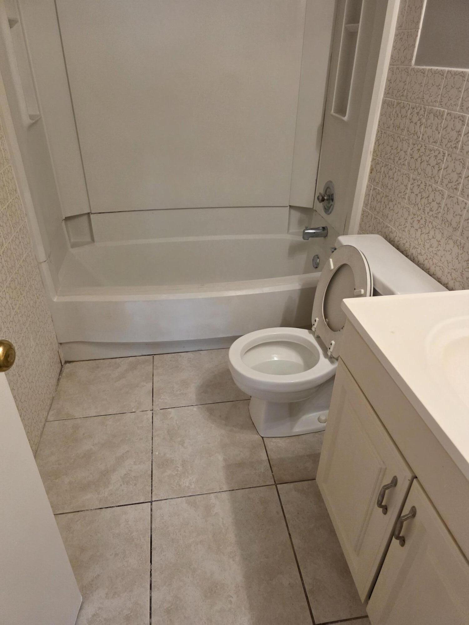 2401 Riverside Drive 411-b, Coral Springs, FL 33065, Coral Springs - Photo 5