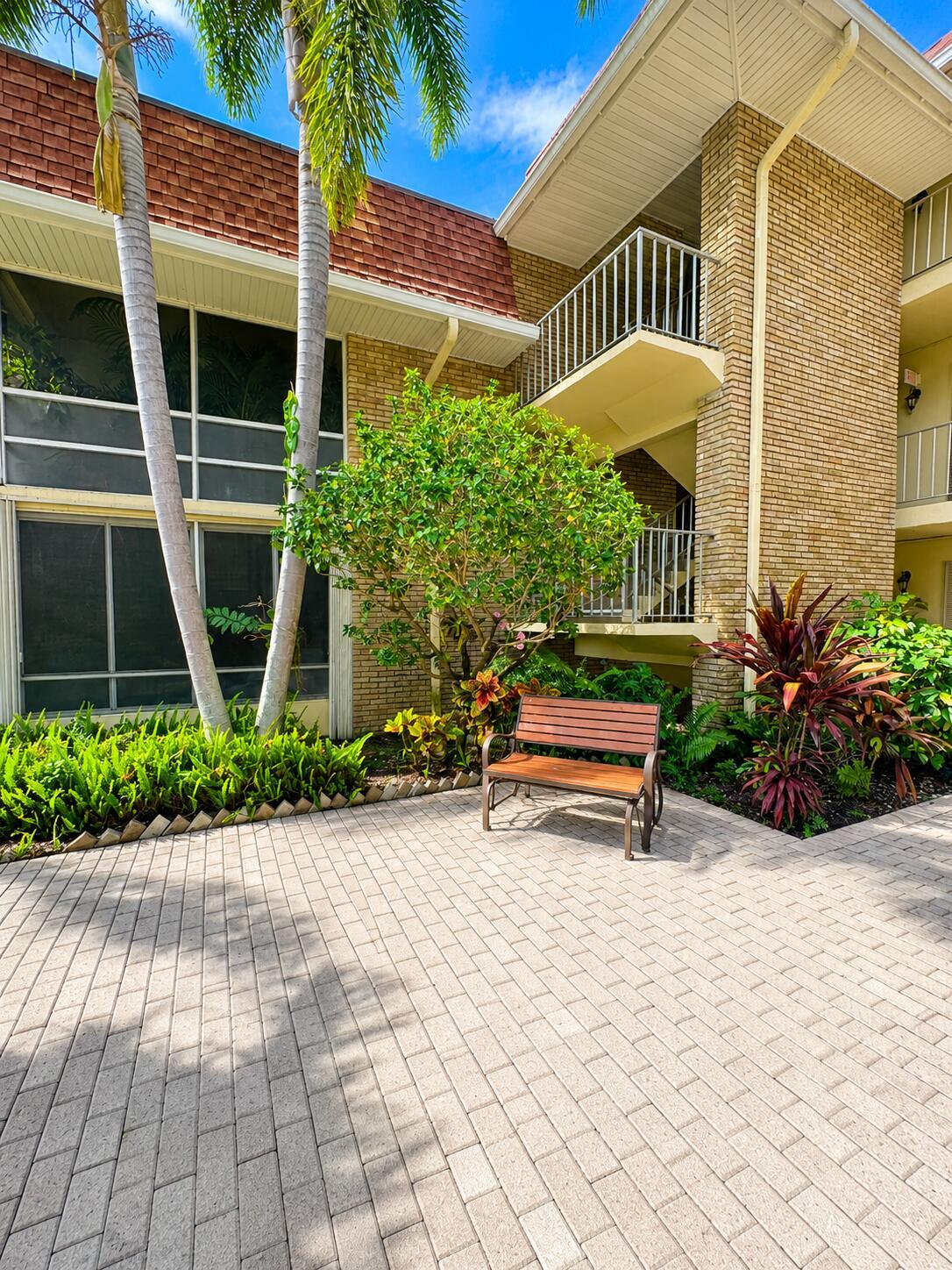 5570 Tamberlane Circle 329, Palm Beach Gardens, FL 33418, Palm Beach Gardens - Photo 4