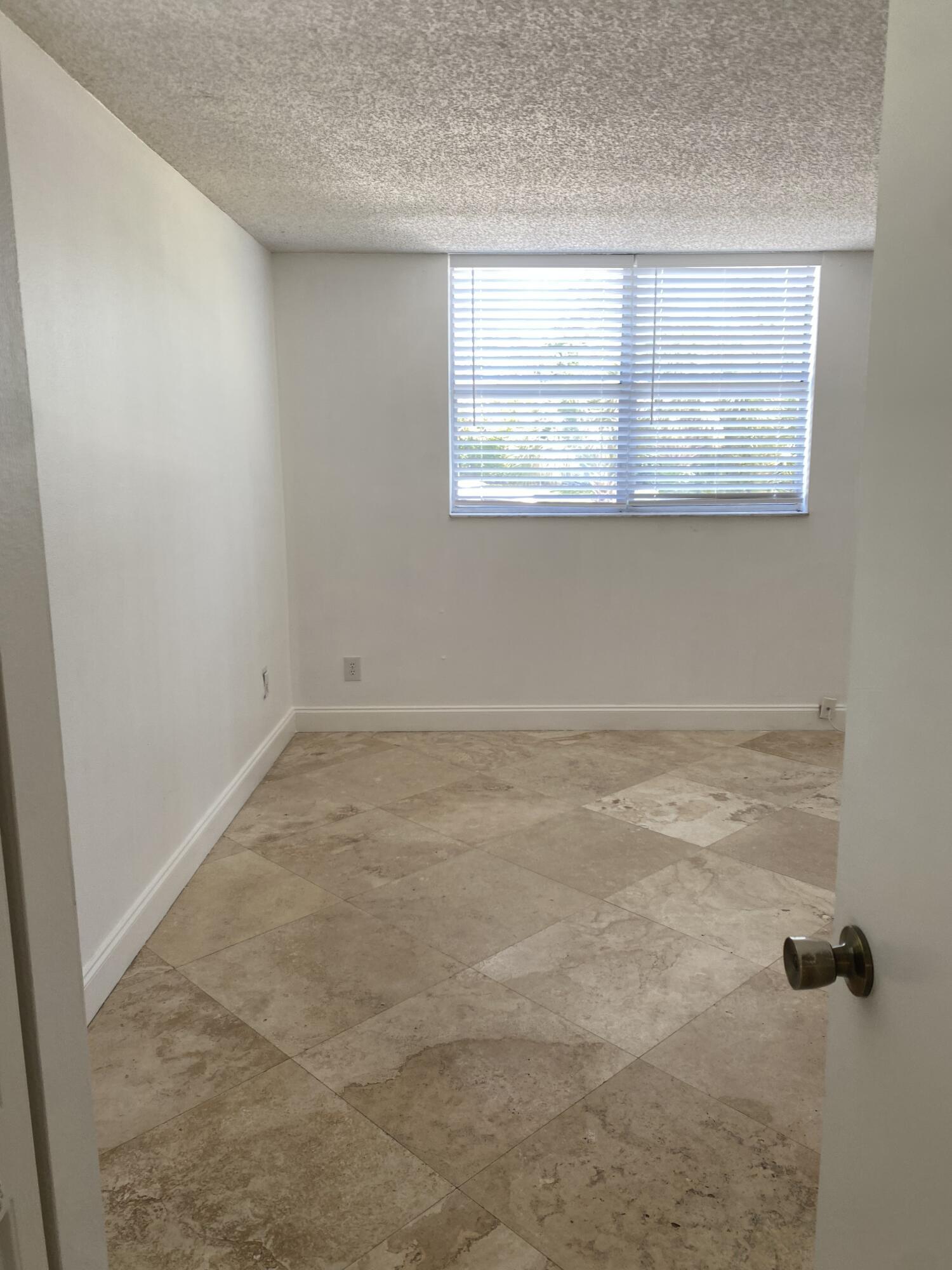 2840 Somerset Drive 105 M, Lauderdale Lakes, FL 33311, Lauderdale Lakes