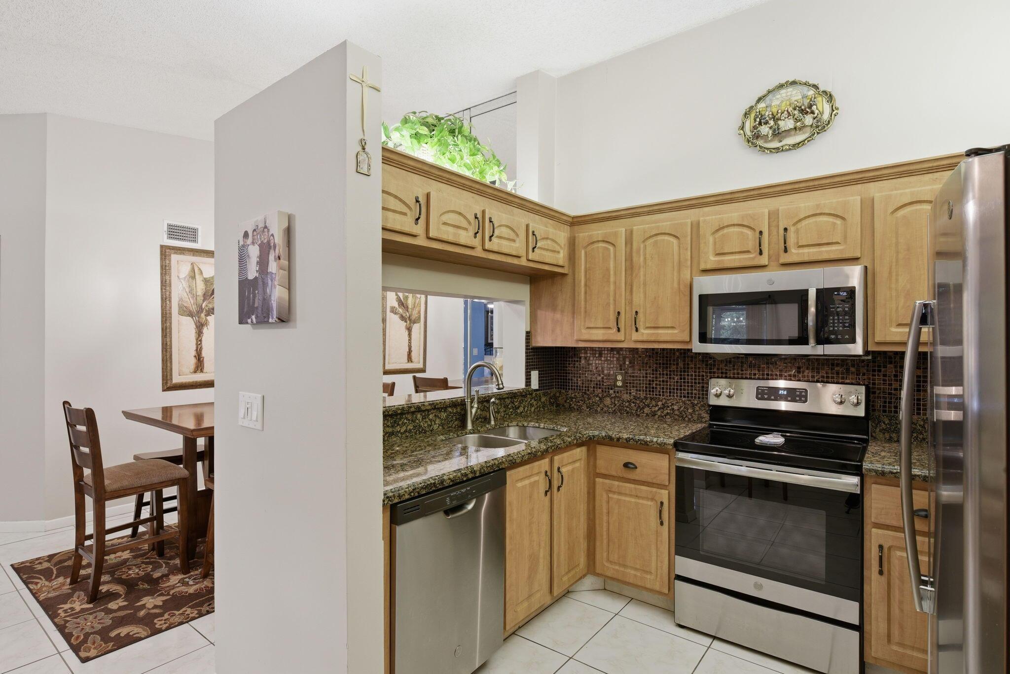 13811 Oneida Drive F2, Delray Beach, FL 33446, Delray Beach - Photo 2