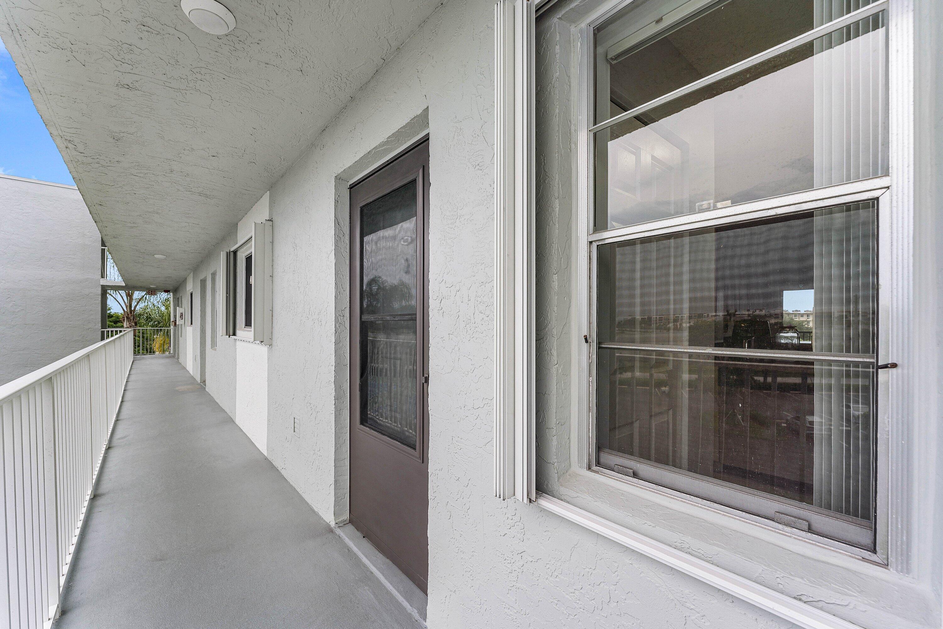 2222 N Cypress Bend Drive 403, Pompano Beach, FL 33069, Pompano Beach - Photo 3