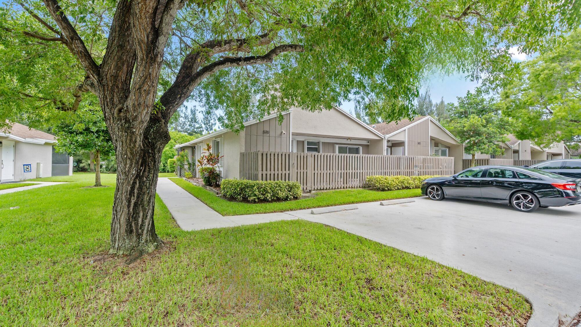 570 Woodgate Circle A, Sunrise, FL 33326, Sunrise - Photo 2