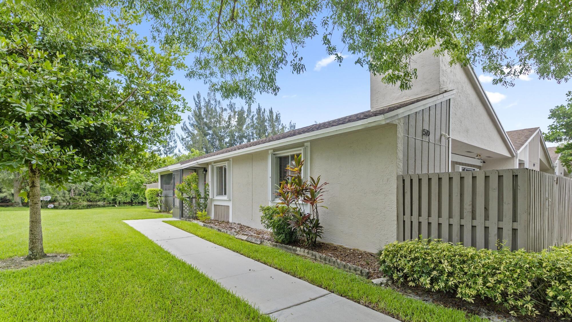 570 Woodgate Circle A, Sunrise, FL 33326, Sunrise - Photo 3