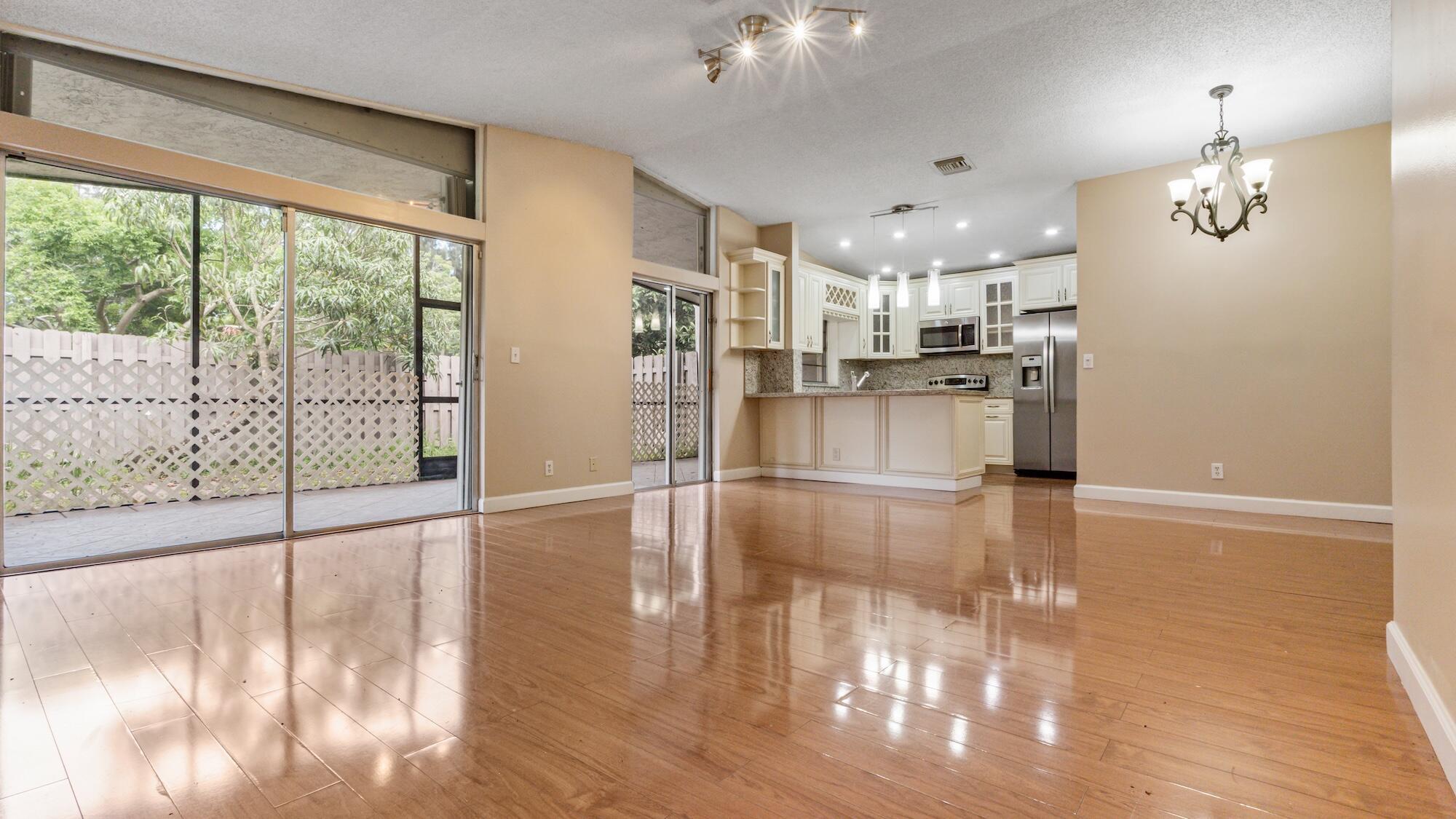 570 Woodgate Circle A, Sunrise, FL 33326, Sunrise - Photo 4