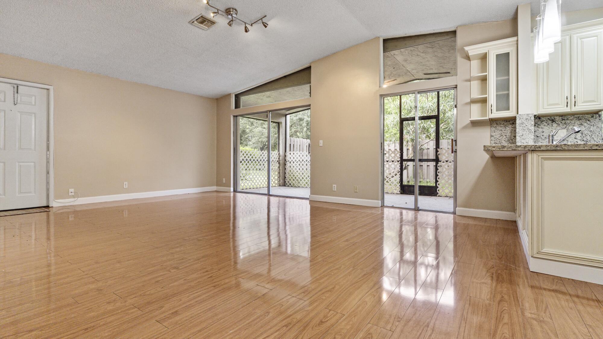 570 Woodgate Circle A, Sunrise, FL 33326, Sunrise - Photo 5