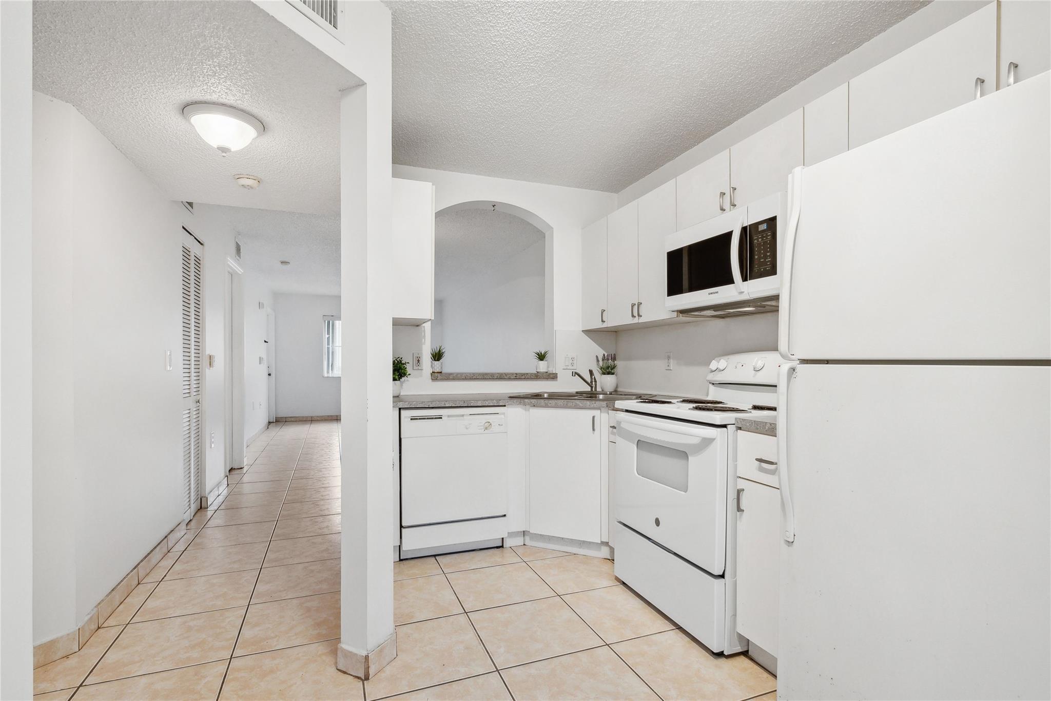 2173 NW 78th Avenue, Pembroke Pines, FL 33024, Pembroke Pines - Photo 3