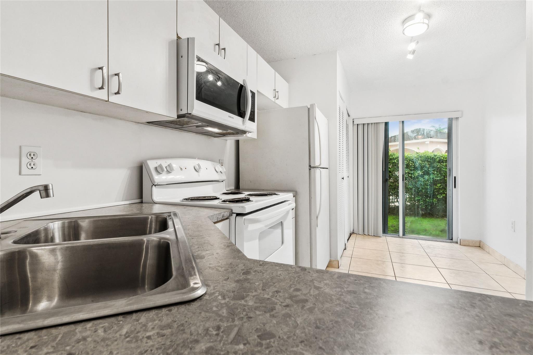 2173 NW 78th Avenue, Pembroke Pines, FL 33024, Pembroke Pines - Photo 4