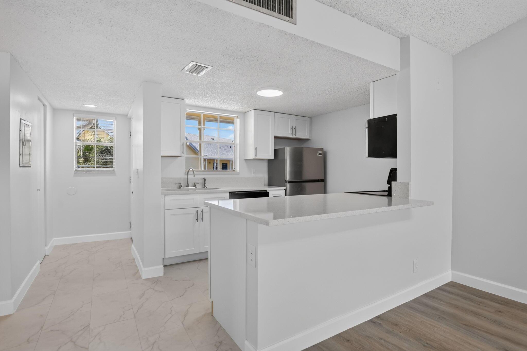 6323 La Costa Drive M, Boca Raton, FL 33433, Boca Raton - Photo 2