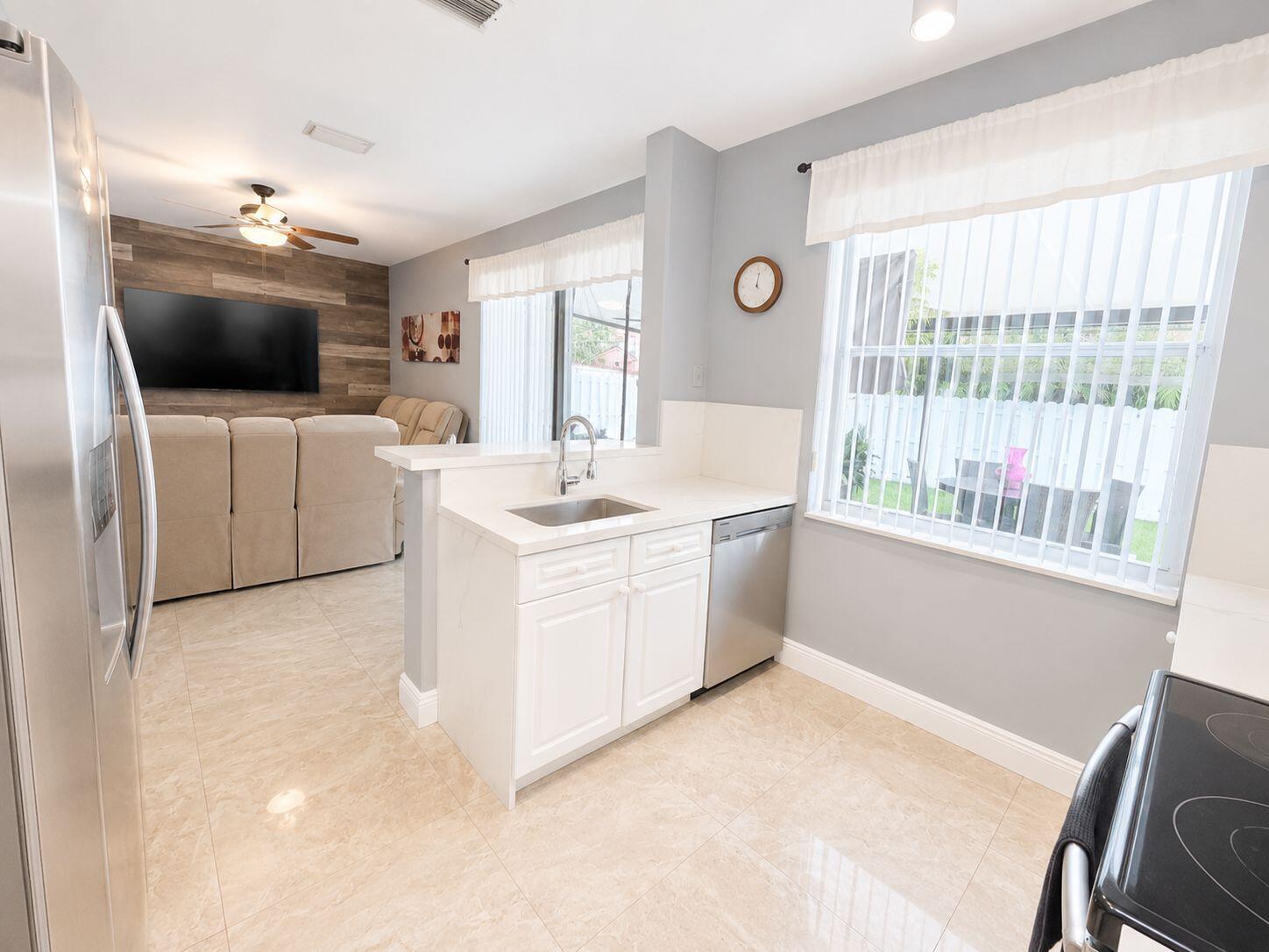 6937 Turtle Bay Terrace, Lake Worth, FL 33463, Lake Worth - Photo 5