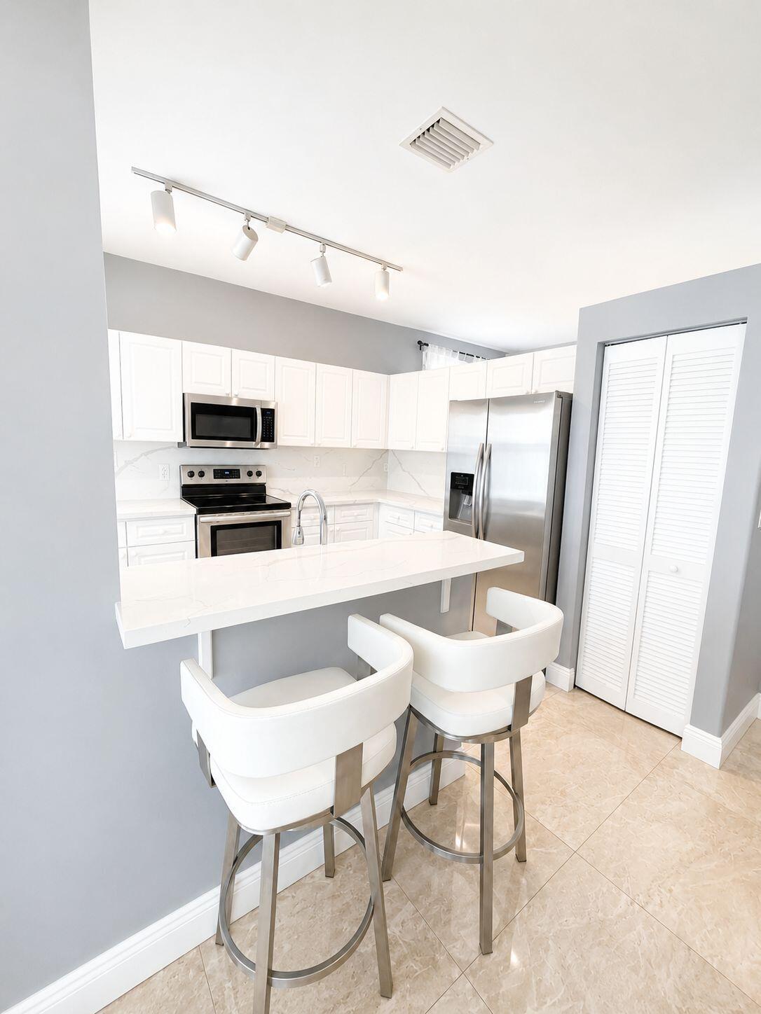 6937 Turtle Bay Terrace, Lake Worth, FL 33463, Lake Worth - Photo 4