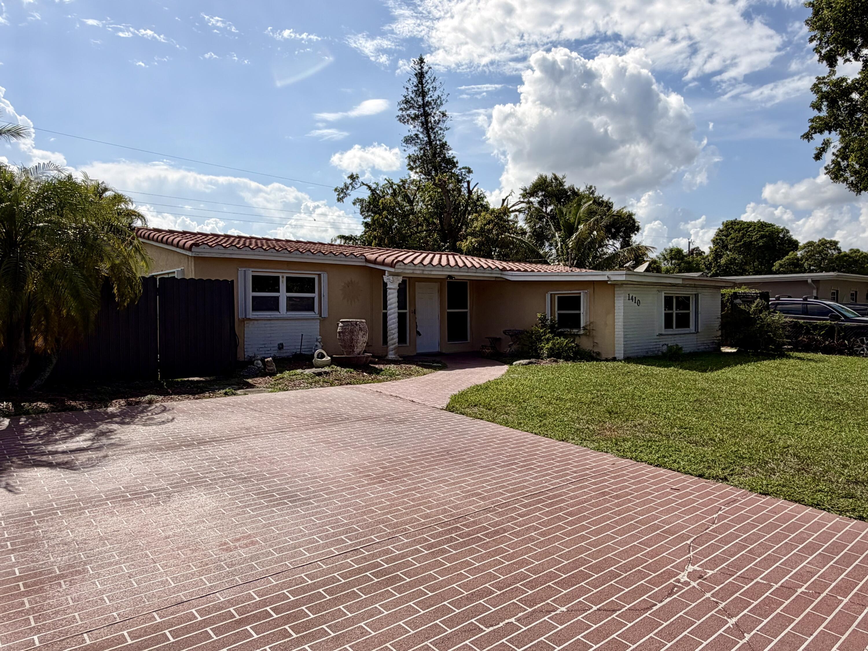 1410 N 67th Terrace, Hollywood, FL 33024, Hollywood - Photo 2
