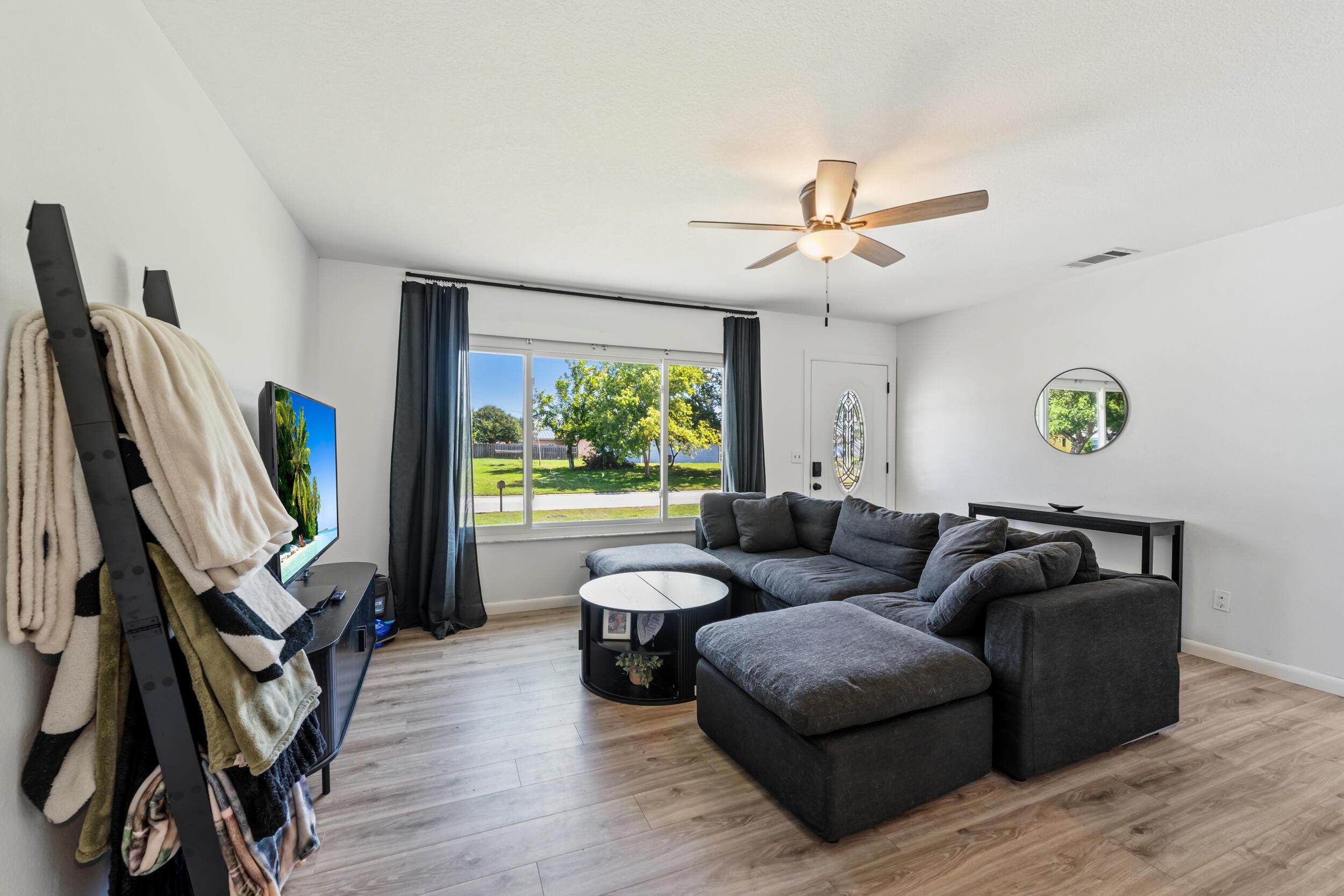 745 21st Street SW, Vero Beach, FL 32960, Vero Beach - Photo 2