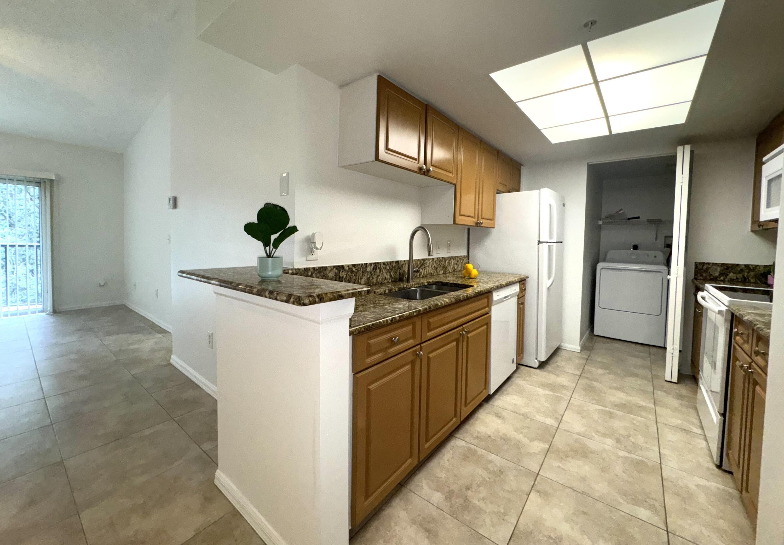 1300 Crestwood Drive 1309, Royal Palm Beach, FL 33411, Royal Palm Beach - Photo 5