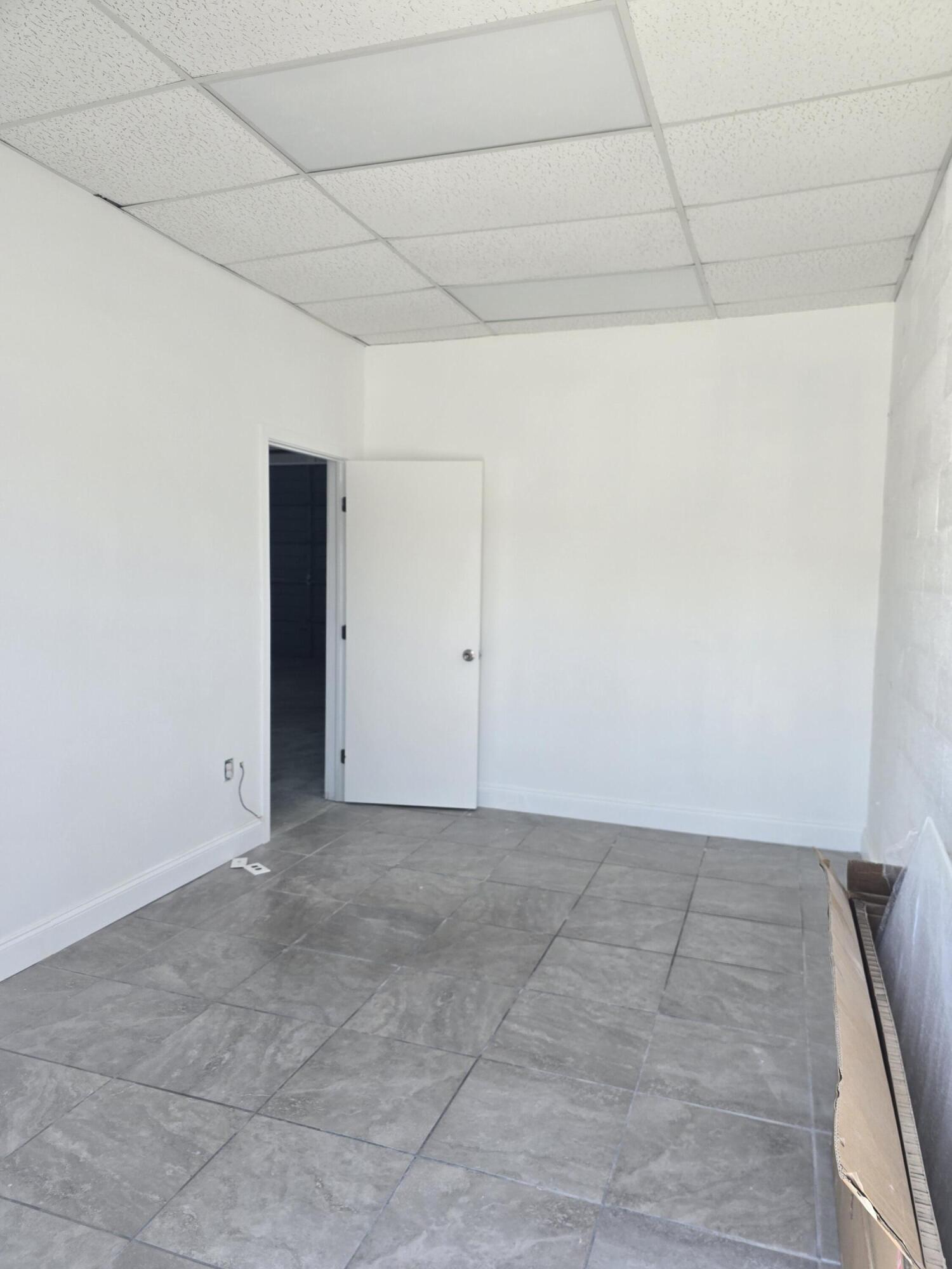 1650 Latham Road 33, West Palm Beach, FL 33409, West Palm Beach