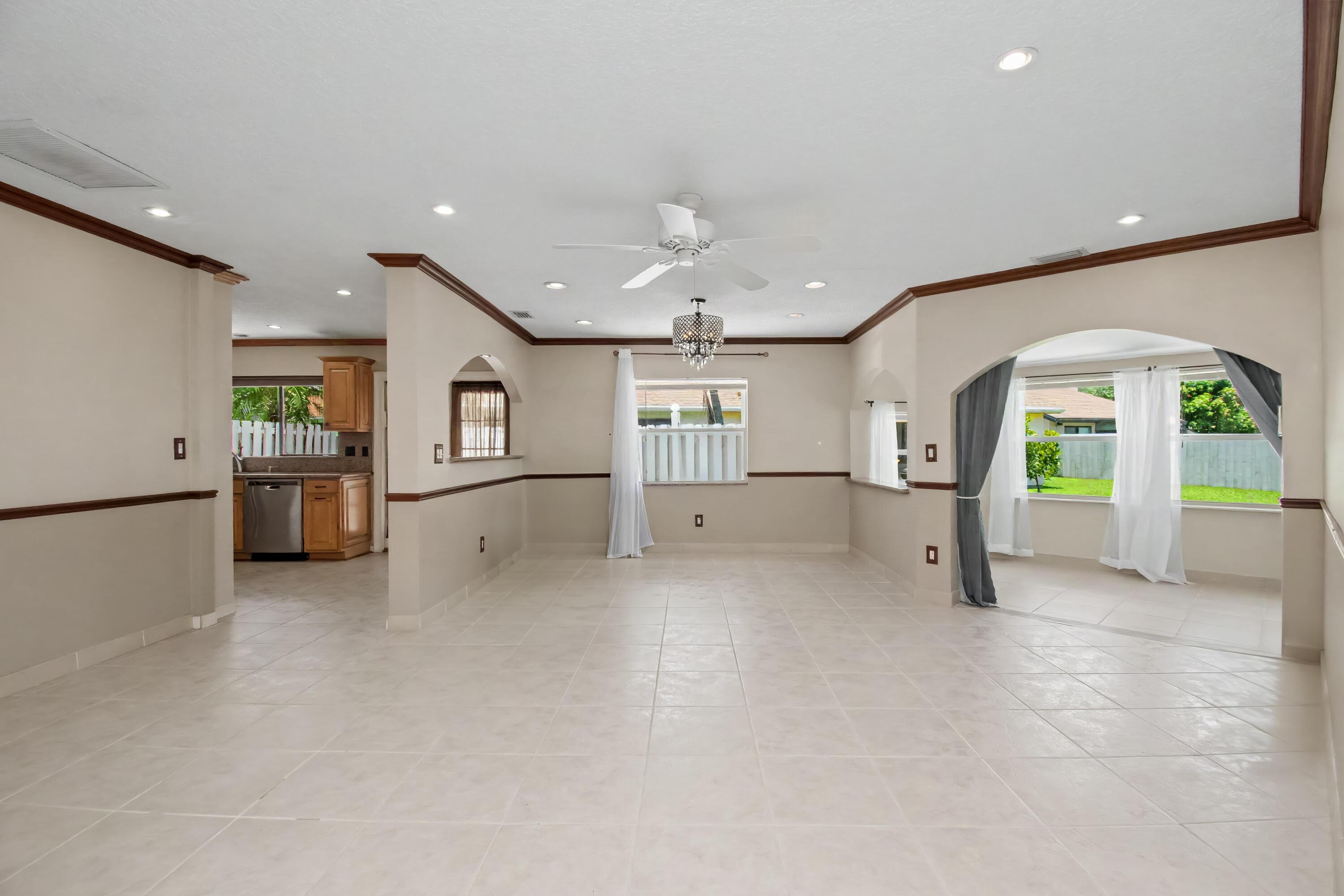 9709 Sunny Isle Circle, Boca Raton, FL 33428, Boca Raton - Photo 4