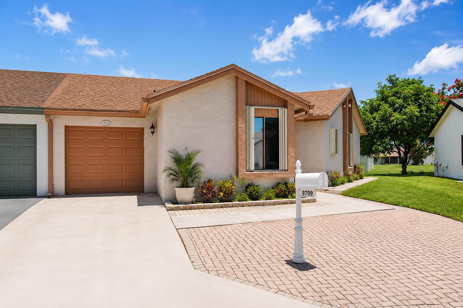 9709 Sunny Isle Circle, Boca Raton, FL 33428, Boca Raton - Photo 2