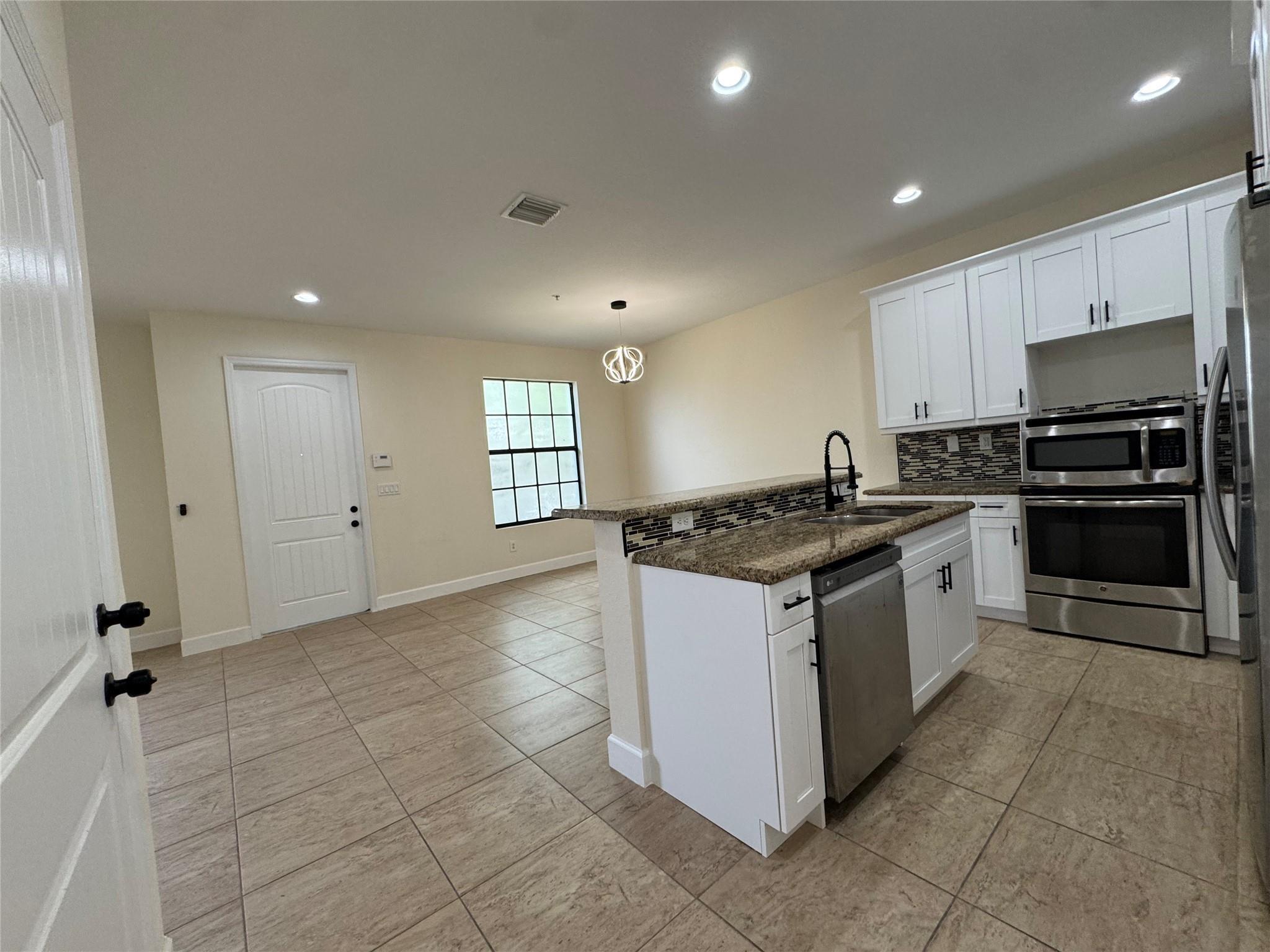 749 SW 3rd Avenue, Pompano Beach, FL 33060, Pompano Beach - Photo 2