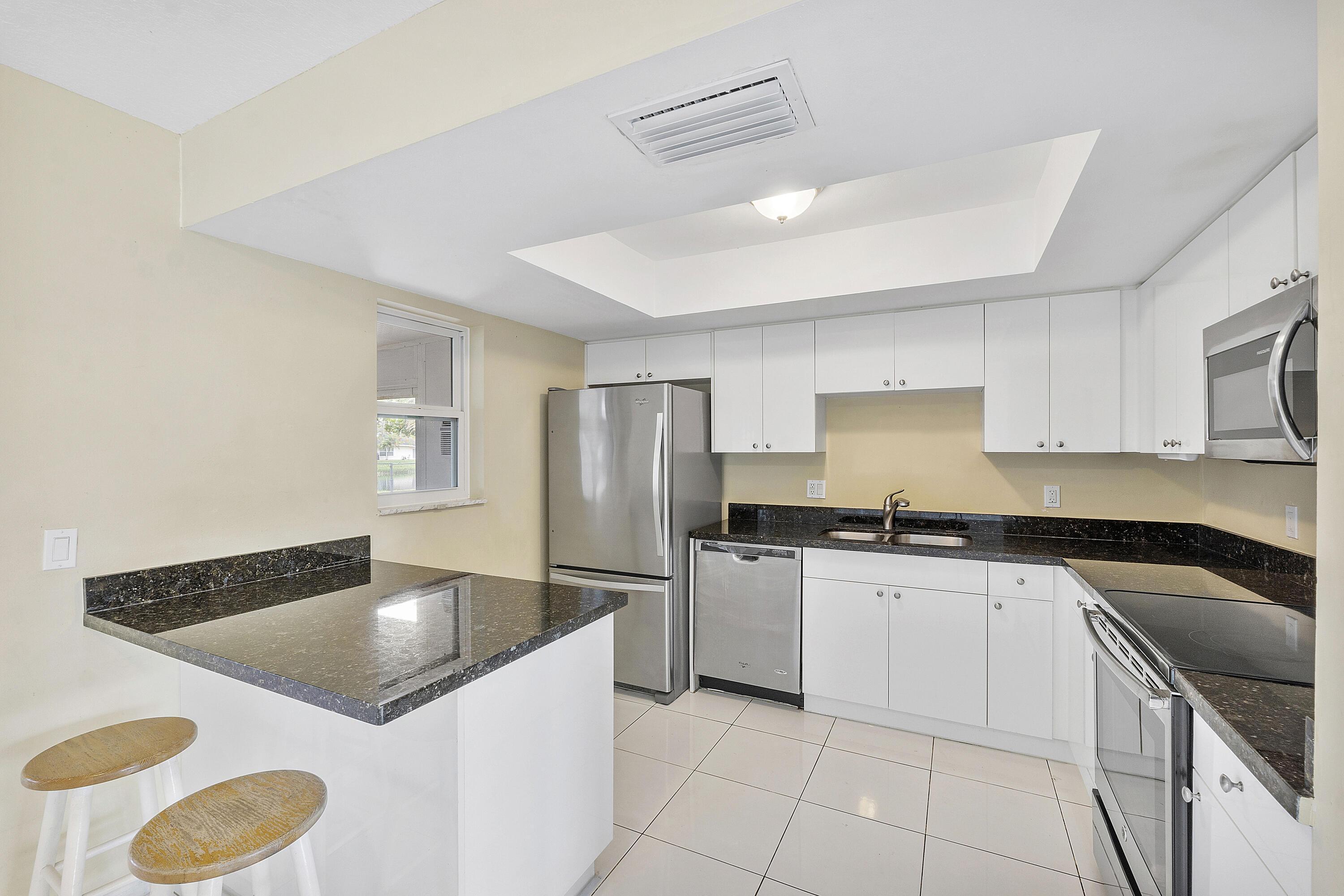 8095 St John Avenue W, Boynton Beach, FL 33472, Boynton Beach - Photo 4