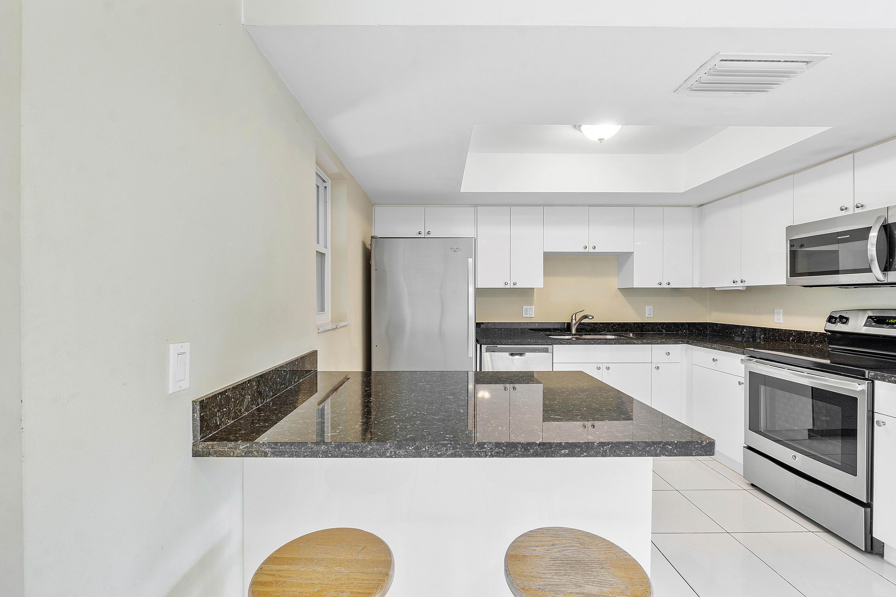 8095 St John Avenue W, Boynton Beach, FL 33472, Boynton Beach - Photo 5