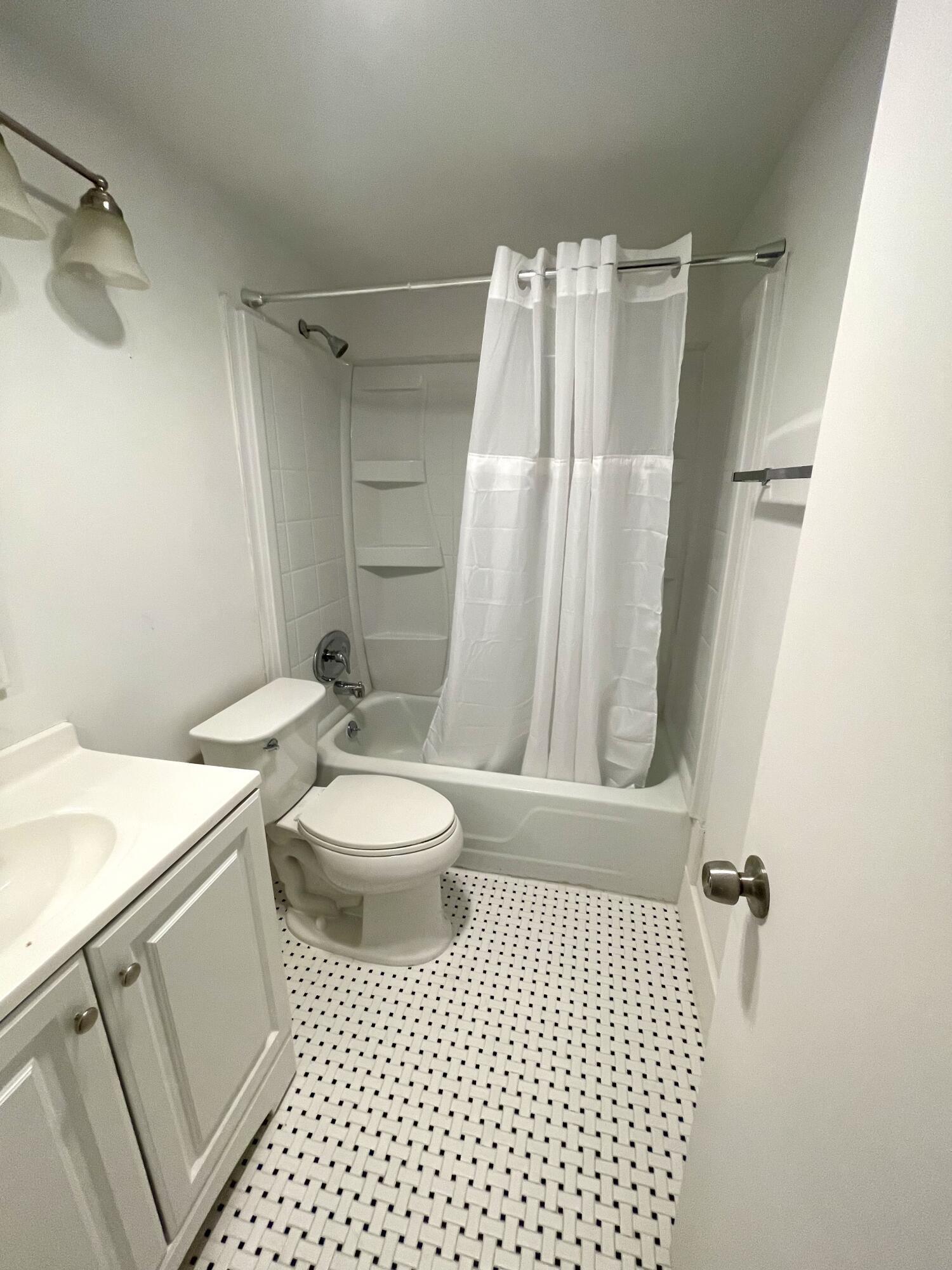 203 Easthampton I, West Palm Beach, FL 33417, West Palm Beach - Photo 4