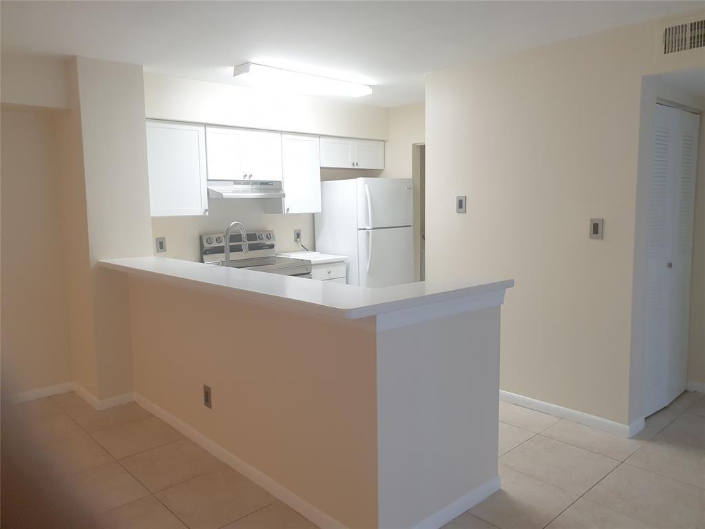 520 S Park Road 18-12, Hollywood, FL 33021, Hollywood - Photo 2