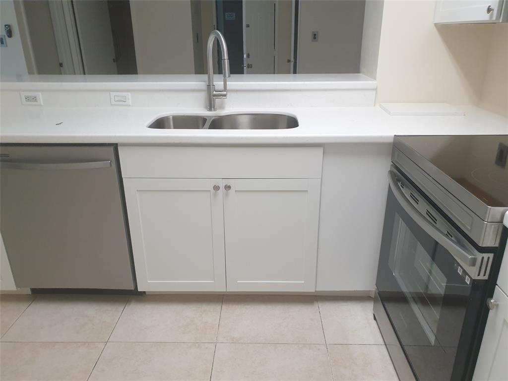 520 S Park Road 18-12, Hollywood, FL 33021, Hollywood - Photo 4