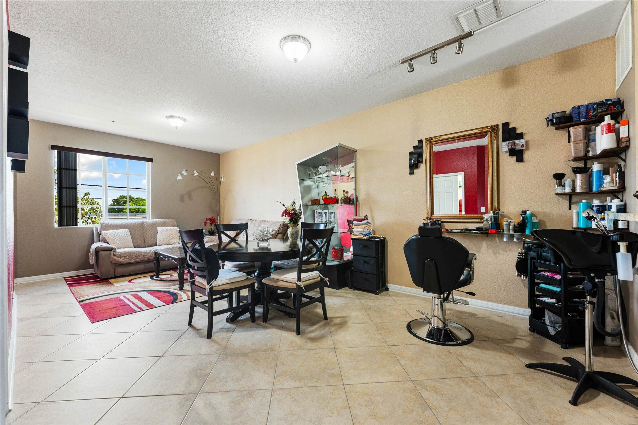 131 NW 2nd Avenue 3, Hallandale, FL 33009, Hallandale - Photo 2