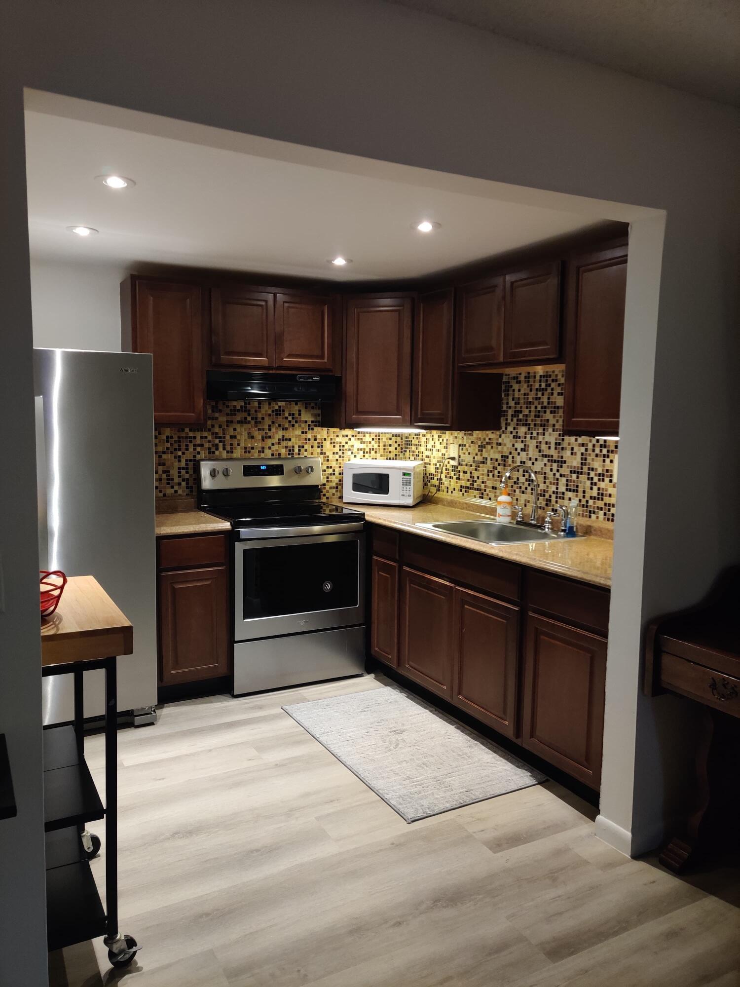 369 Burgundy H 369, Delray Beach, FL 33484, Delray Beach - Photo 4