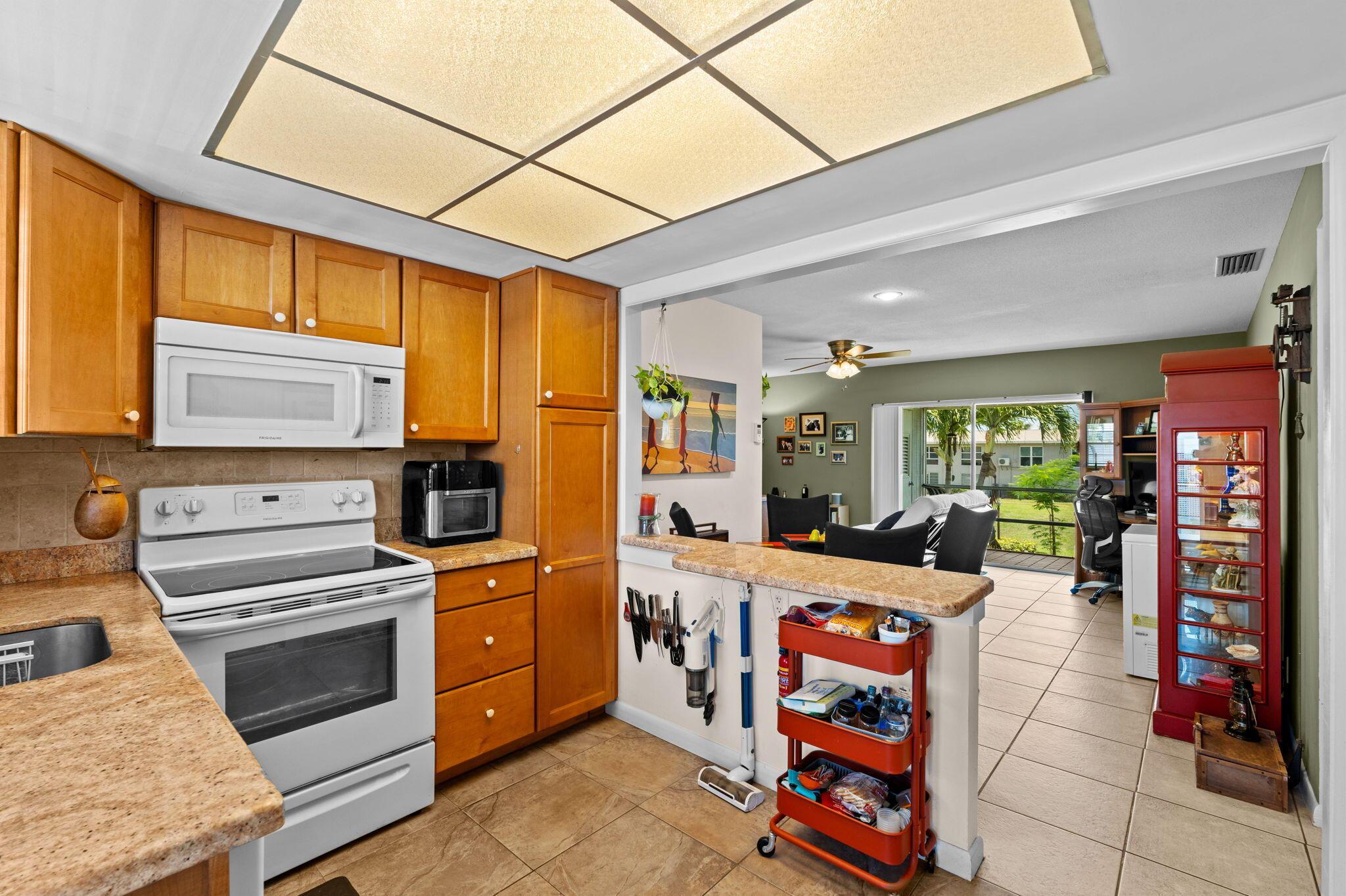 312 NE 17th Avenue 203, Boynton Beach, FL 33435, Boynton Beach - Photo 3