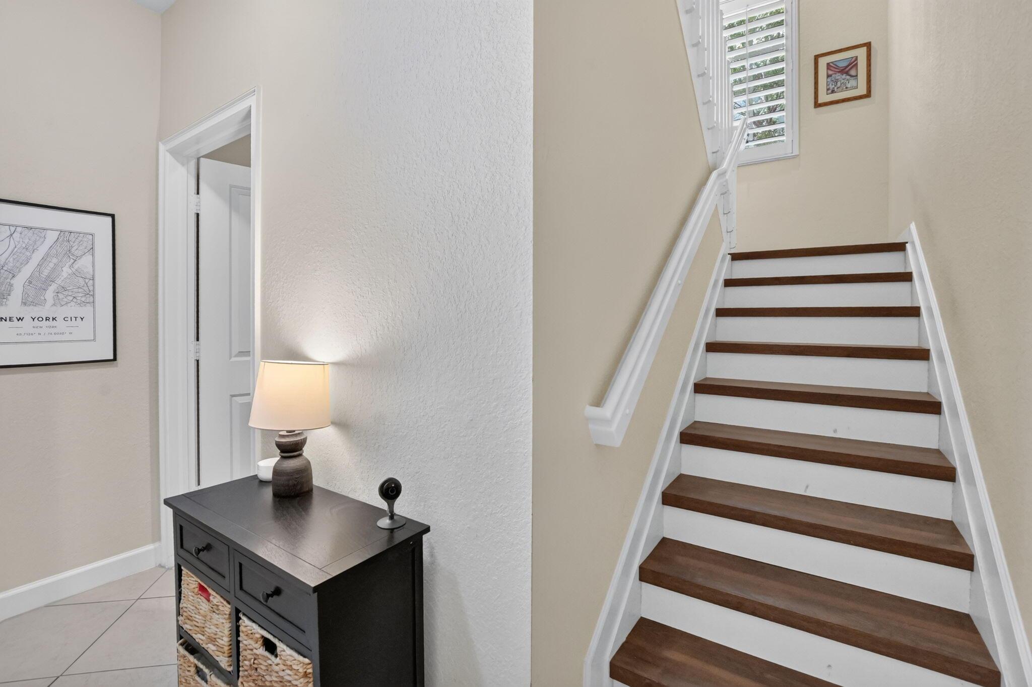 27 NW Hawthorne Place, Boca Raton, FL 33432, Boca Raton - Photo 3