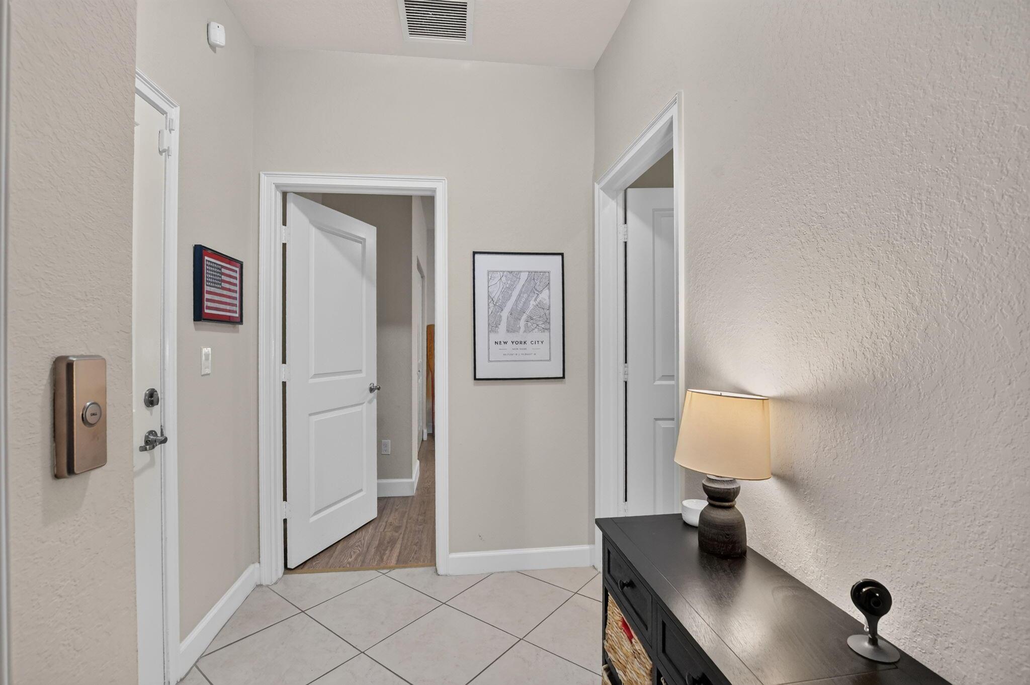27 NW Hawthorne Place, Boca Raton, FL 33432, Boca Raton - Photo 4