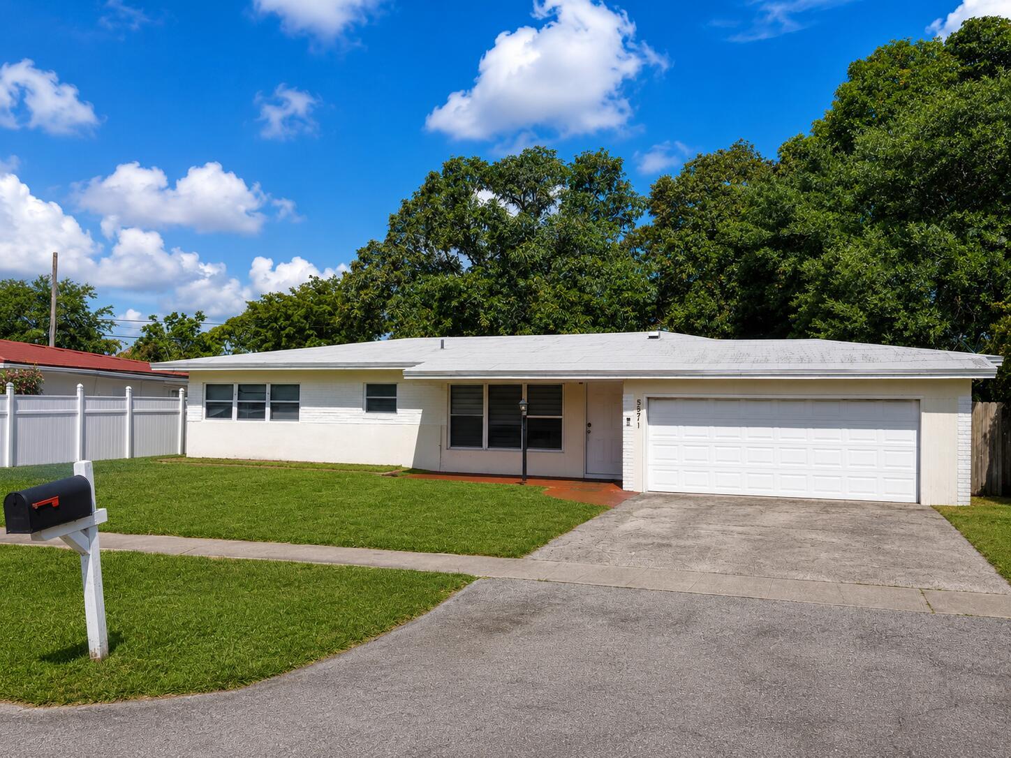 557 W Dayton Circle, Fort Lauderdale, FL 33312, Fort Lauderdale - Photo 2