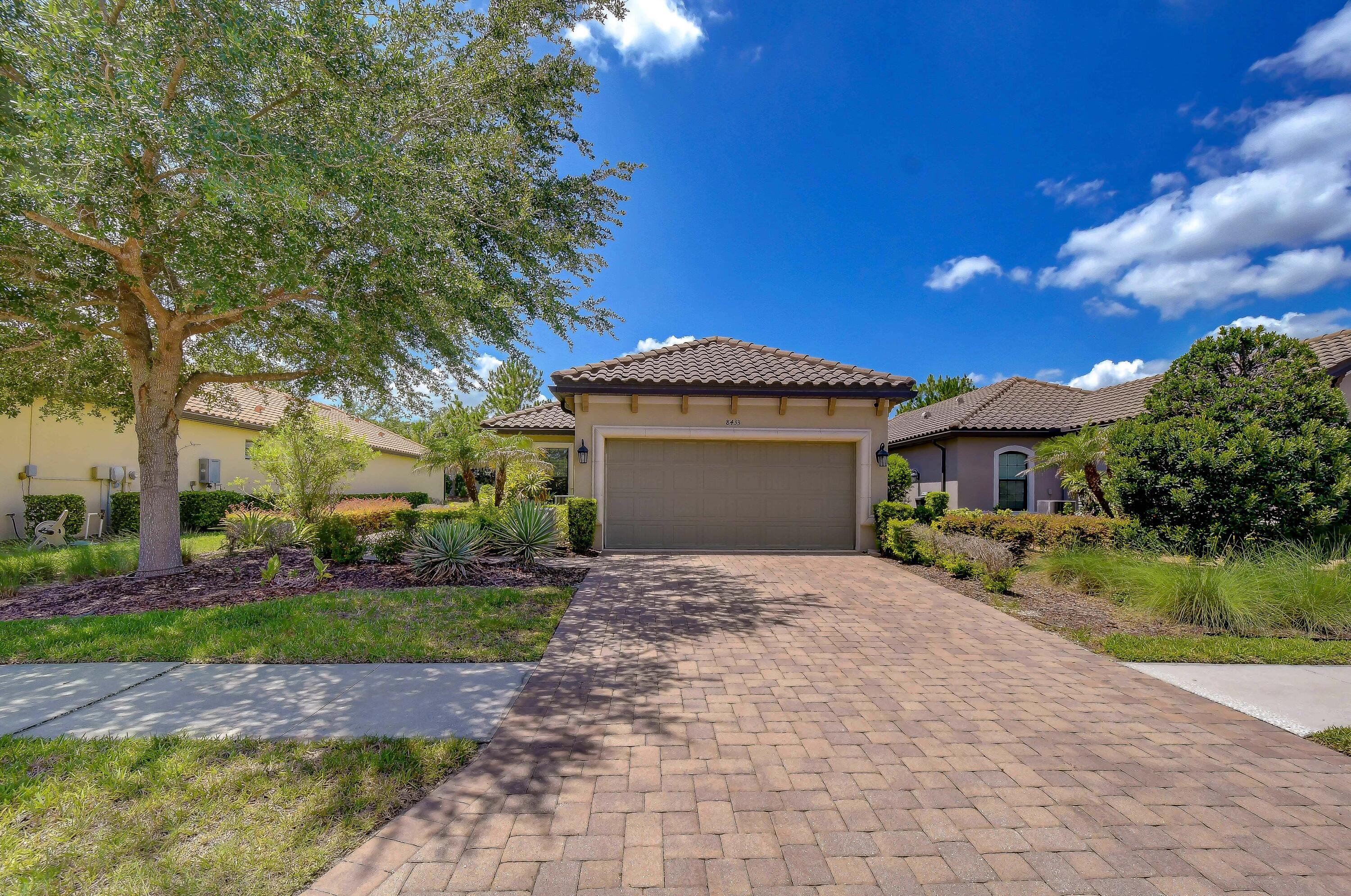 8433 Alberata Vista Drive, Tampa, FL 33647, Tampa - Photo 2